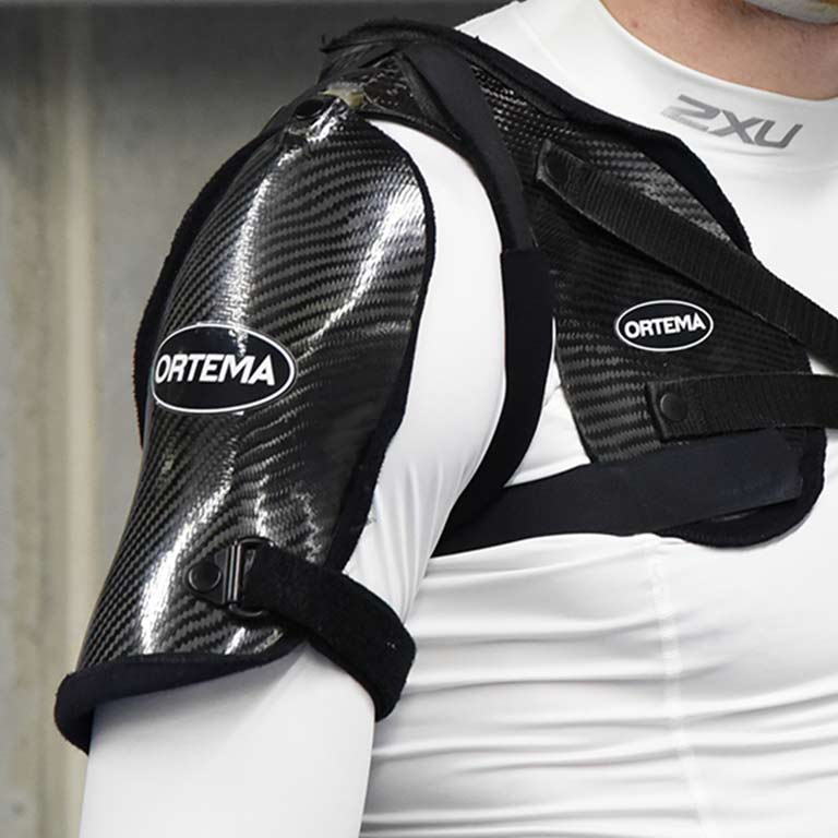 Schulterorthese an Patient