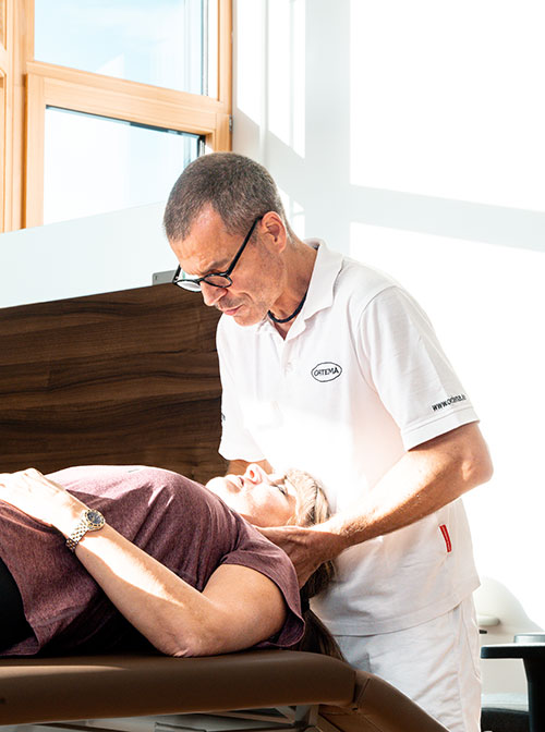 Patientin wird massiert